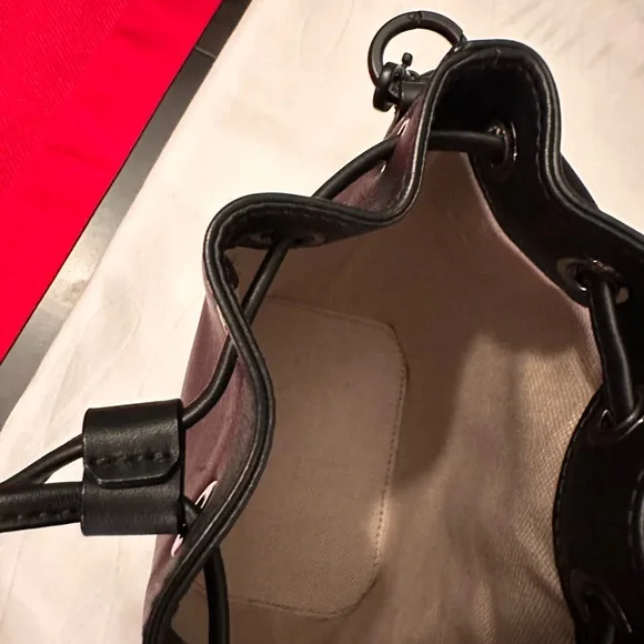 MCM small bucket bag w/ detachable shoulder strap - Picture 4 of 15